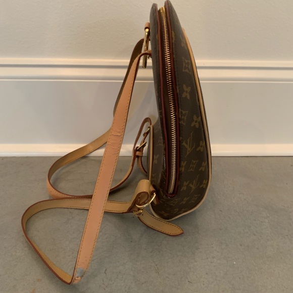 Authentic Louis Vuitton Ellipse backpack - Picture 4 of 5